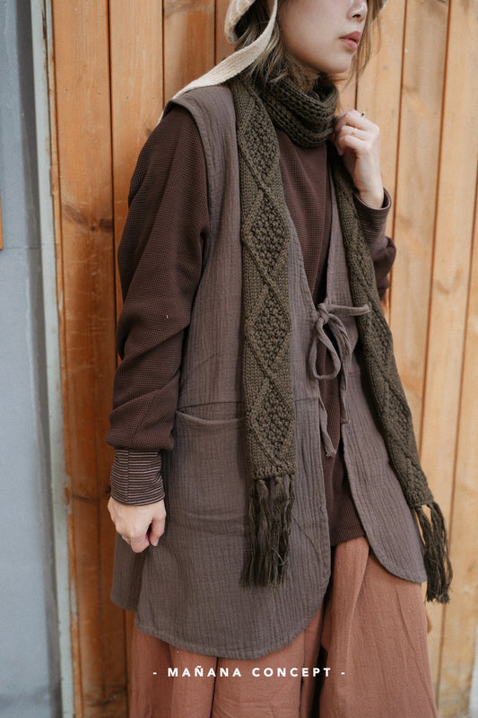 CA672 COLLARLESS CREPE VEST