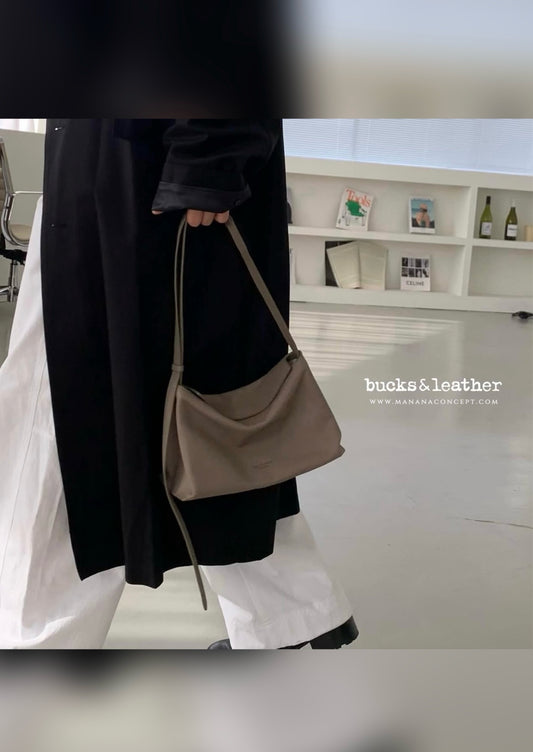 MZ712 BUCKS & LEATHER HOBO BAG