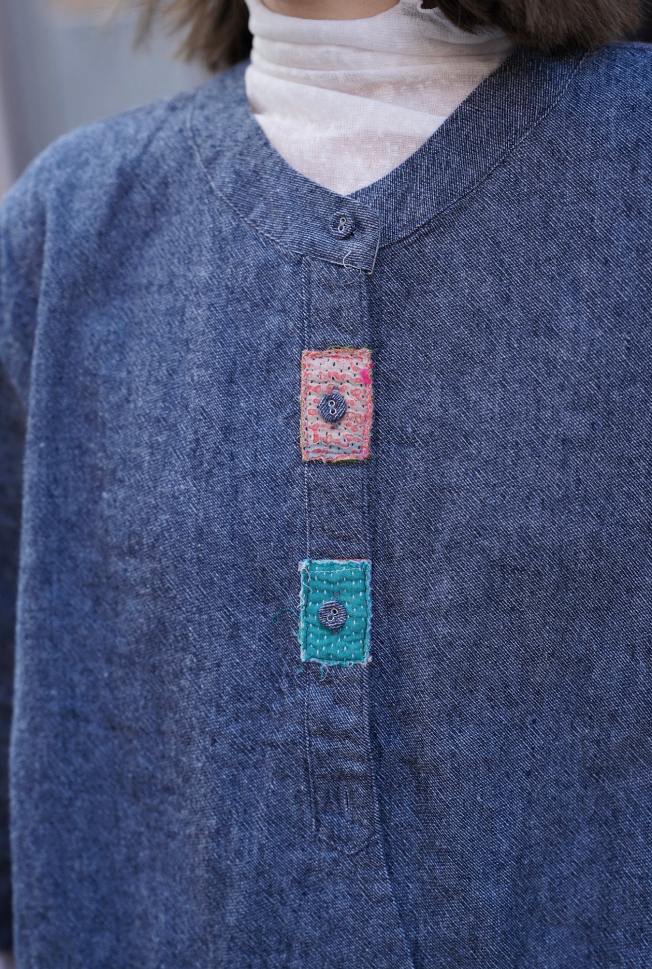 MZ867 COLLARLESS PATCHED BLUE SHIRT
