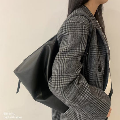MZ712 BUCKS & LEATHER HOBO BAG