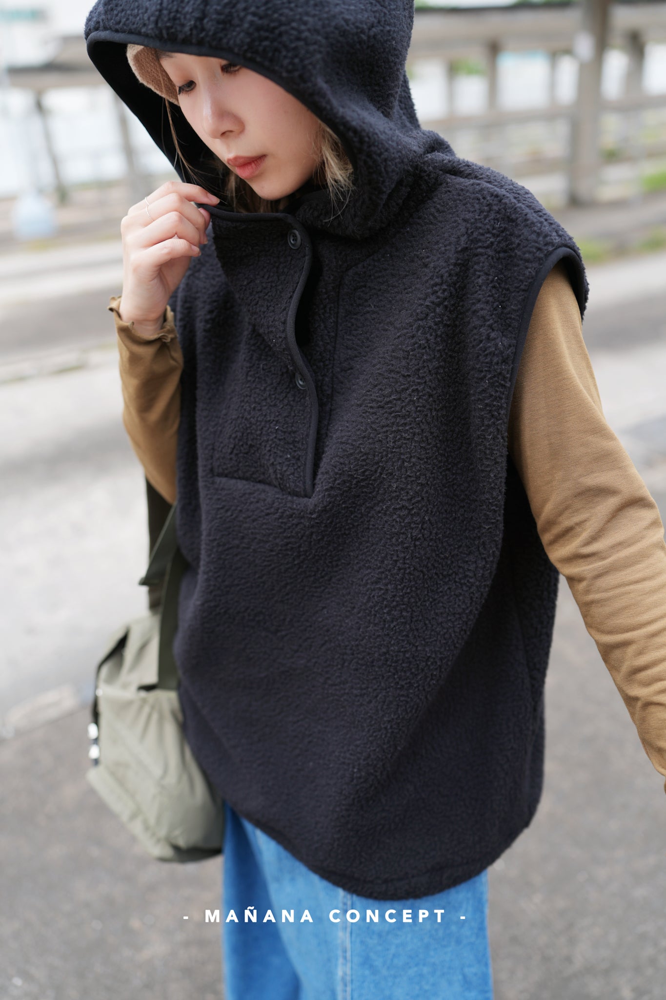 MZ590 OVERSIZED FLEECE VEST