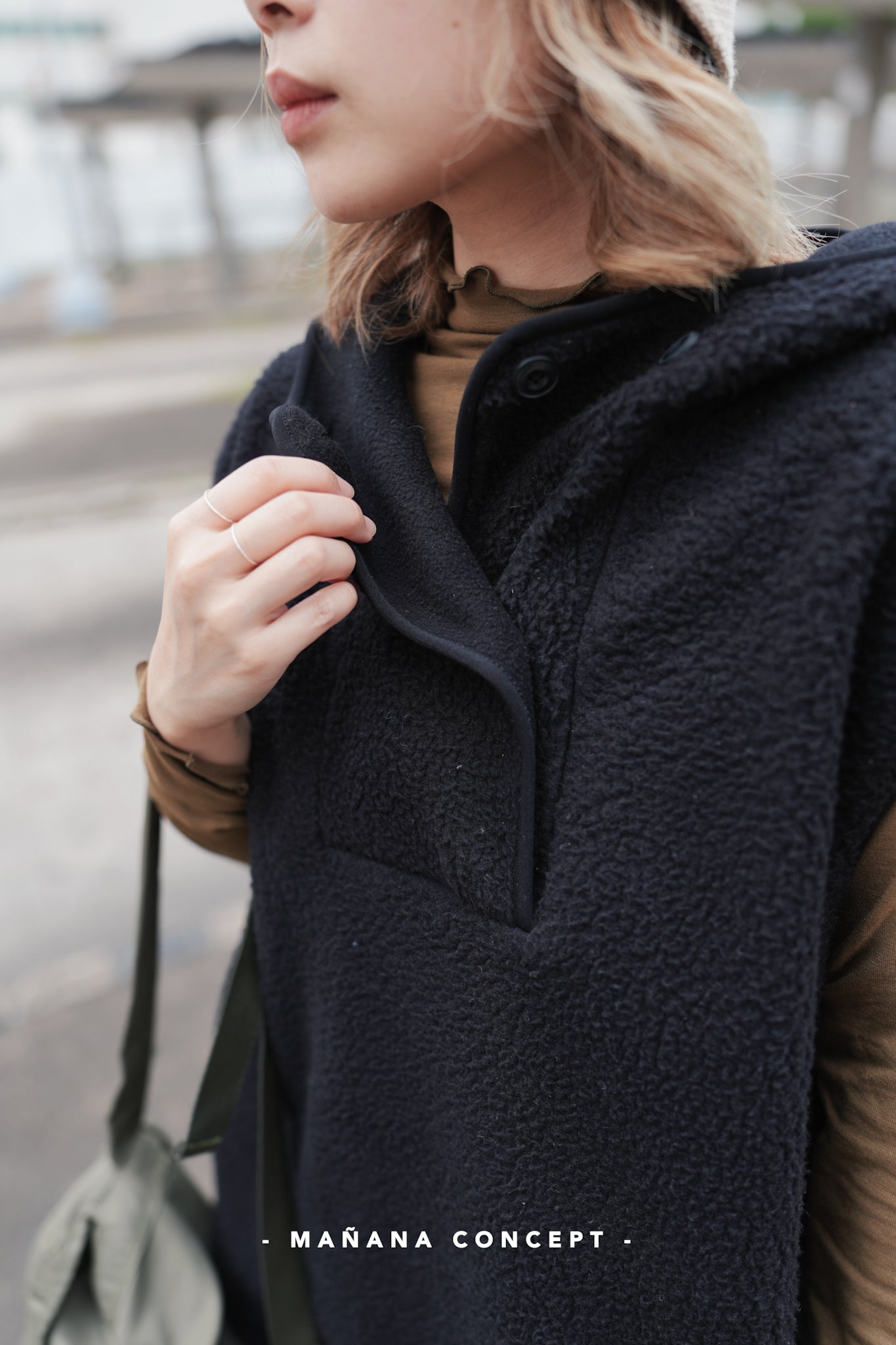 MZ590 OVERSIZED FLEECE VEST