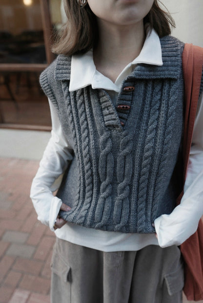 MZ895 TOGGLE BUTTON TWISTED KNIT VEST