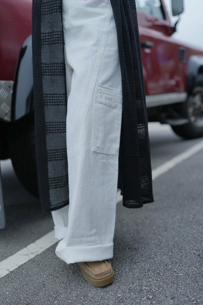 MZ740 EMBROIDERED POCKET JEANS