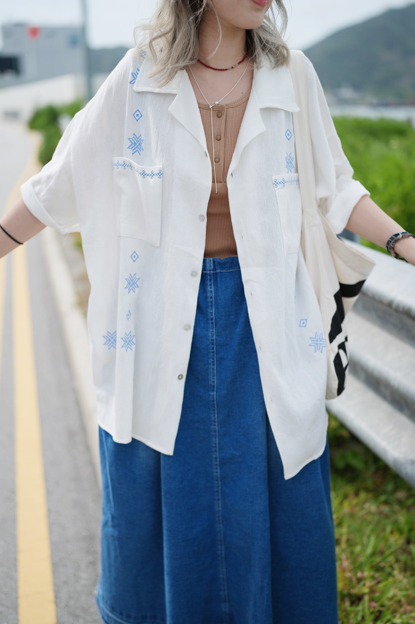 MZ370 Embroidered Crepe Shirt