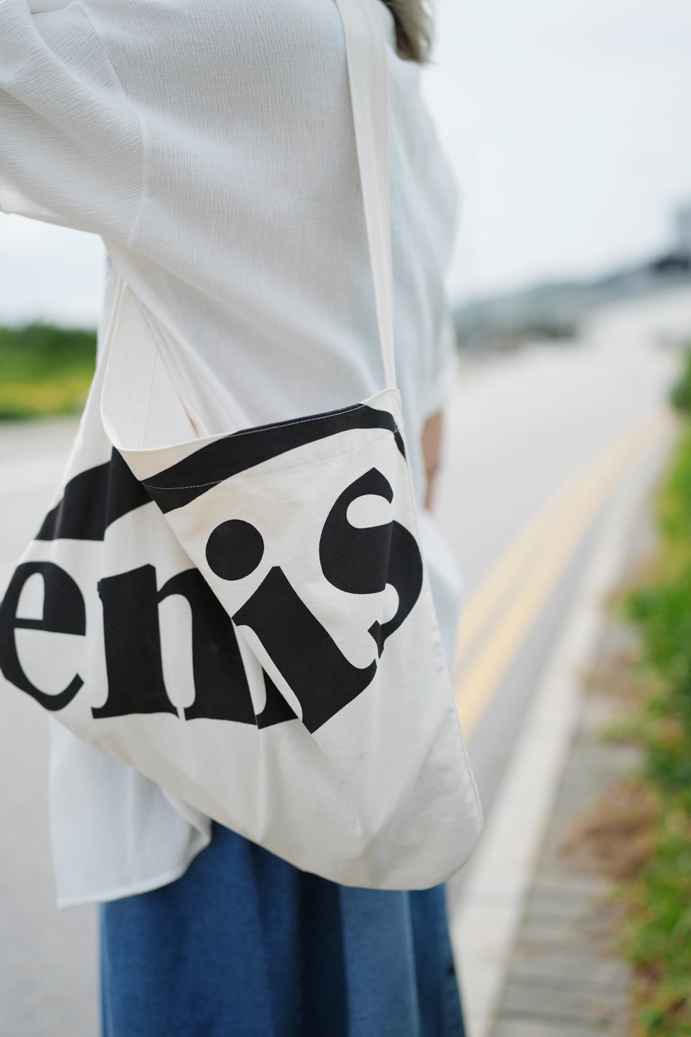 emis - Cropped Logo Tote Bag