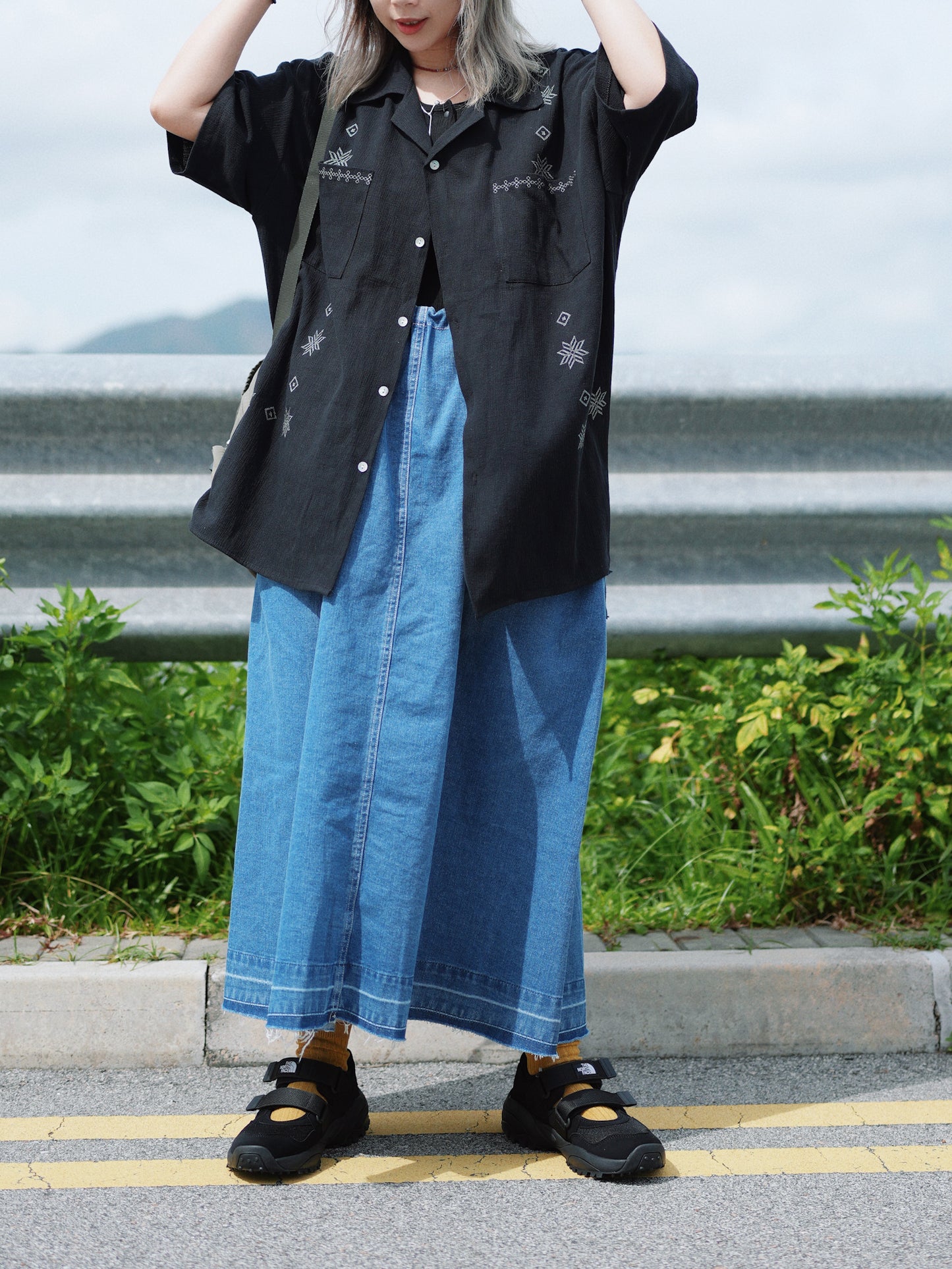 MZ370 Embroidered Crepe Shirt