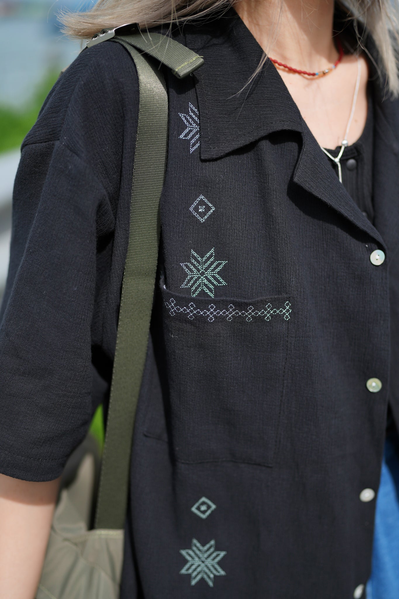 MZ370 Embroidered Crepe Shirt