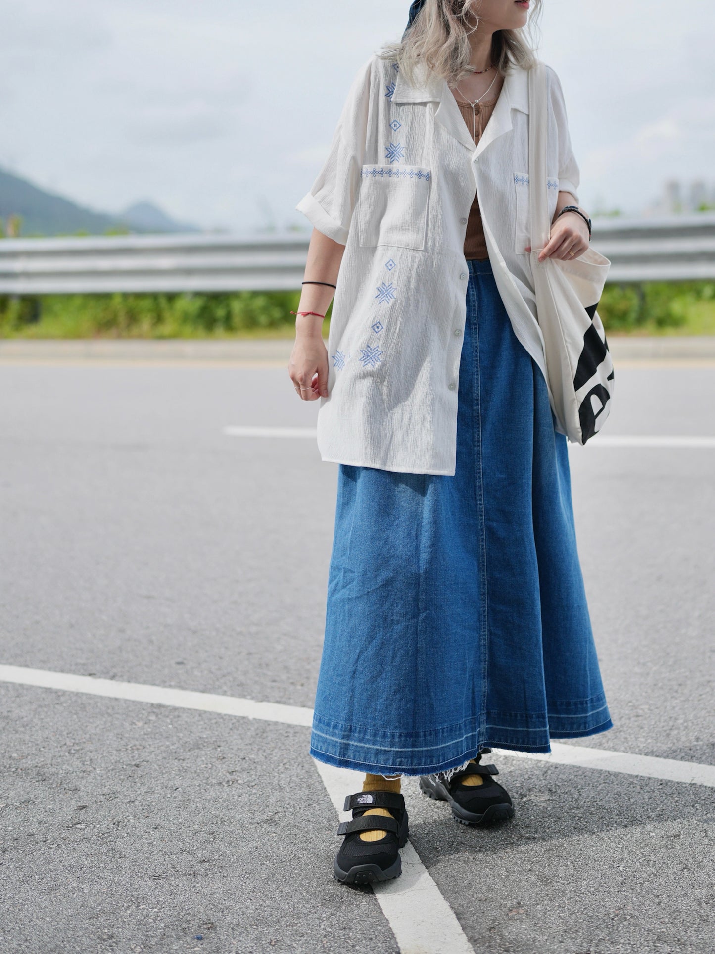 MZ370 Embroidered Crepe Shirt