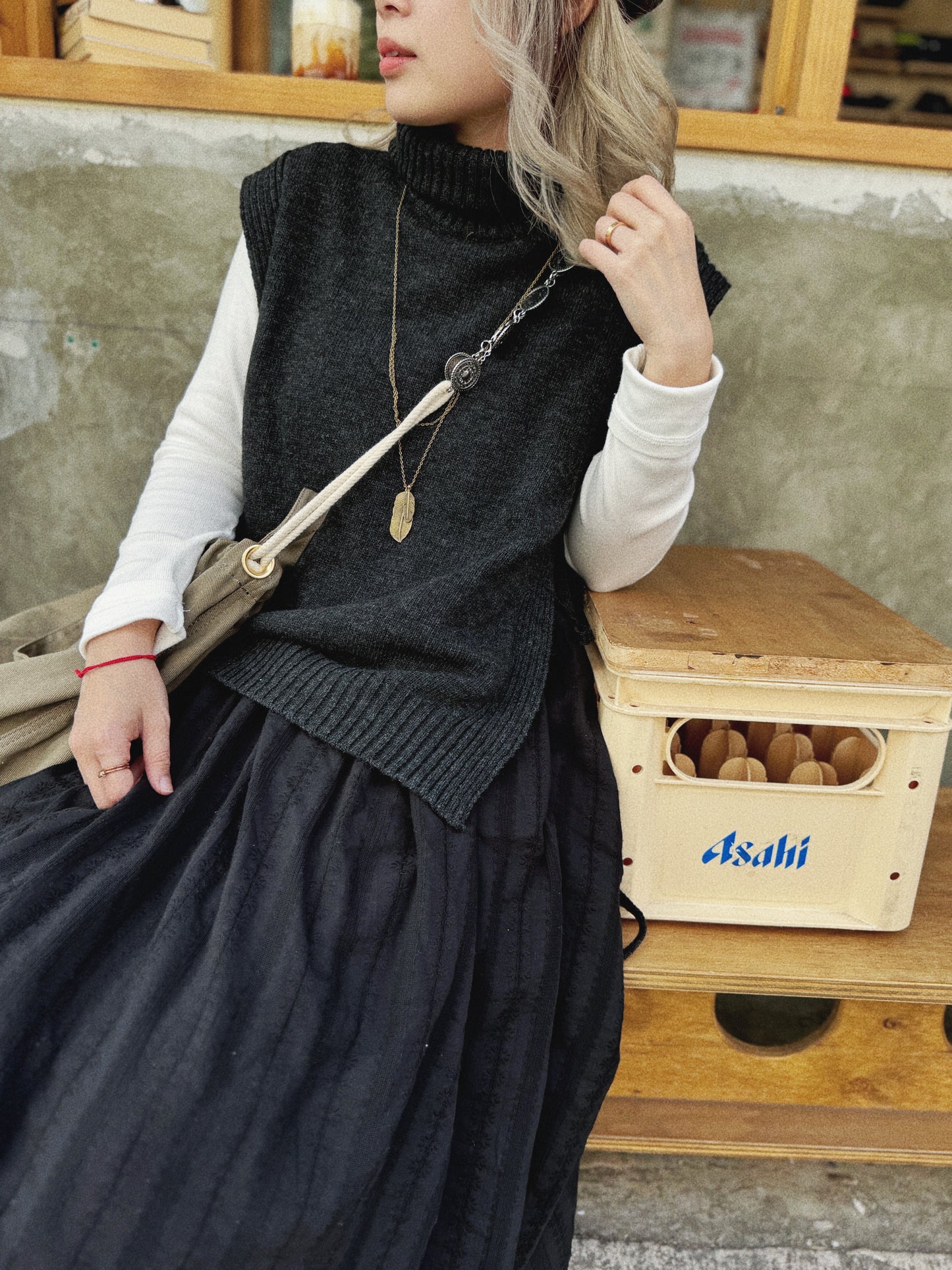MZ267 Sleeveless Wool Knit Top