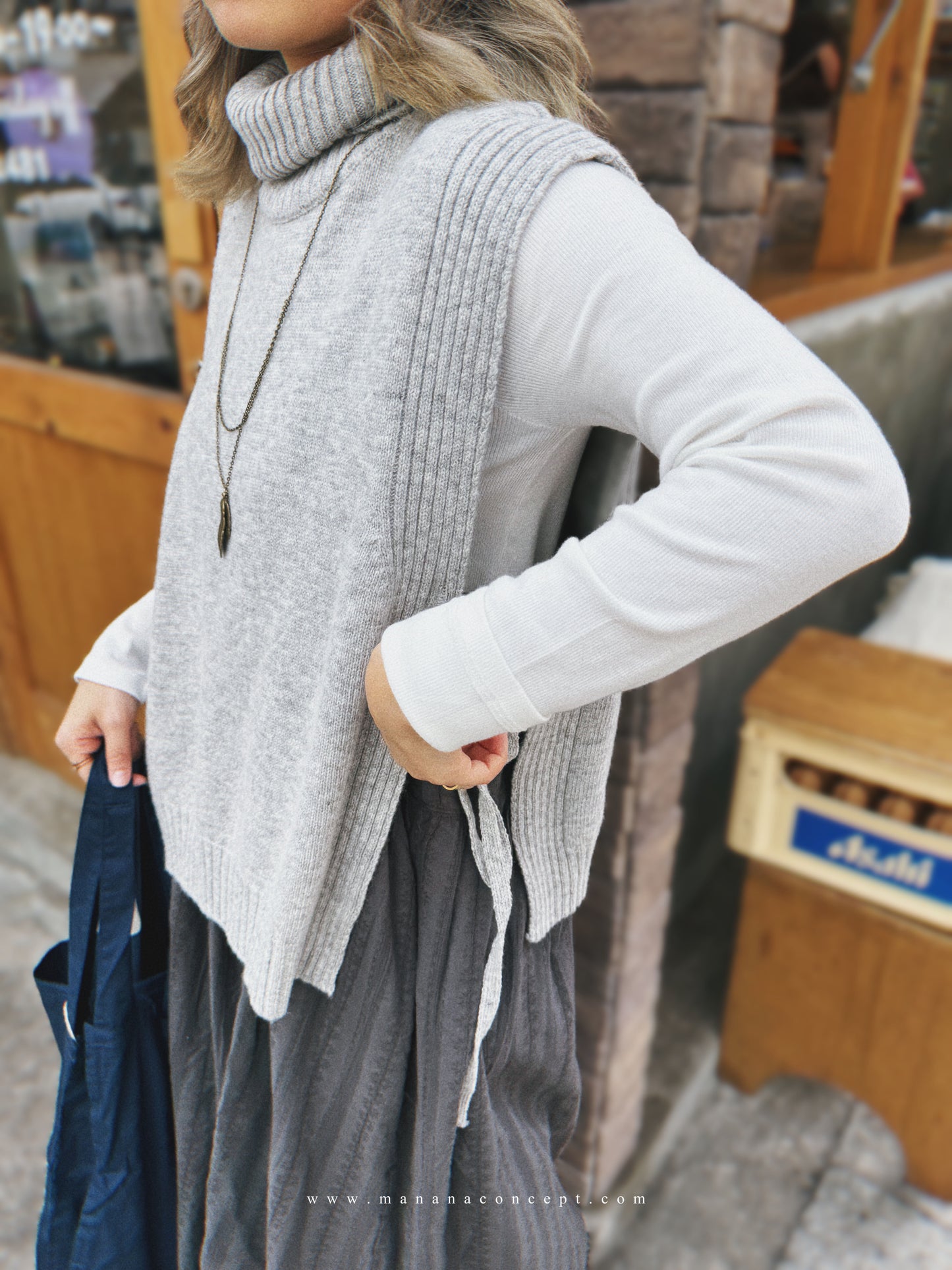 MZ267 Sleeveless Wool Knit Top