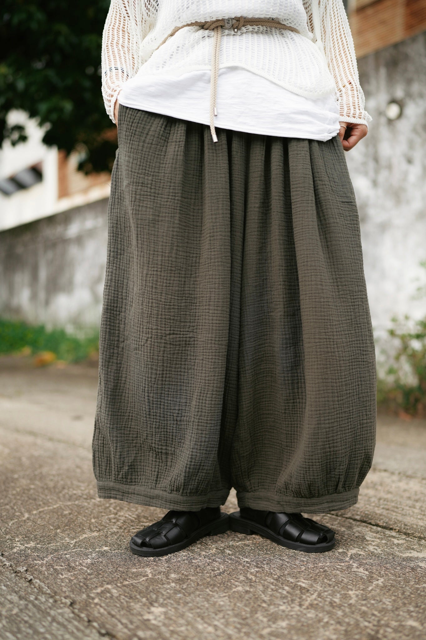 CA649 GAUZE COTTON BALLOON PANTS