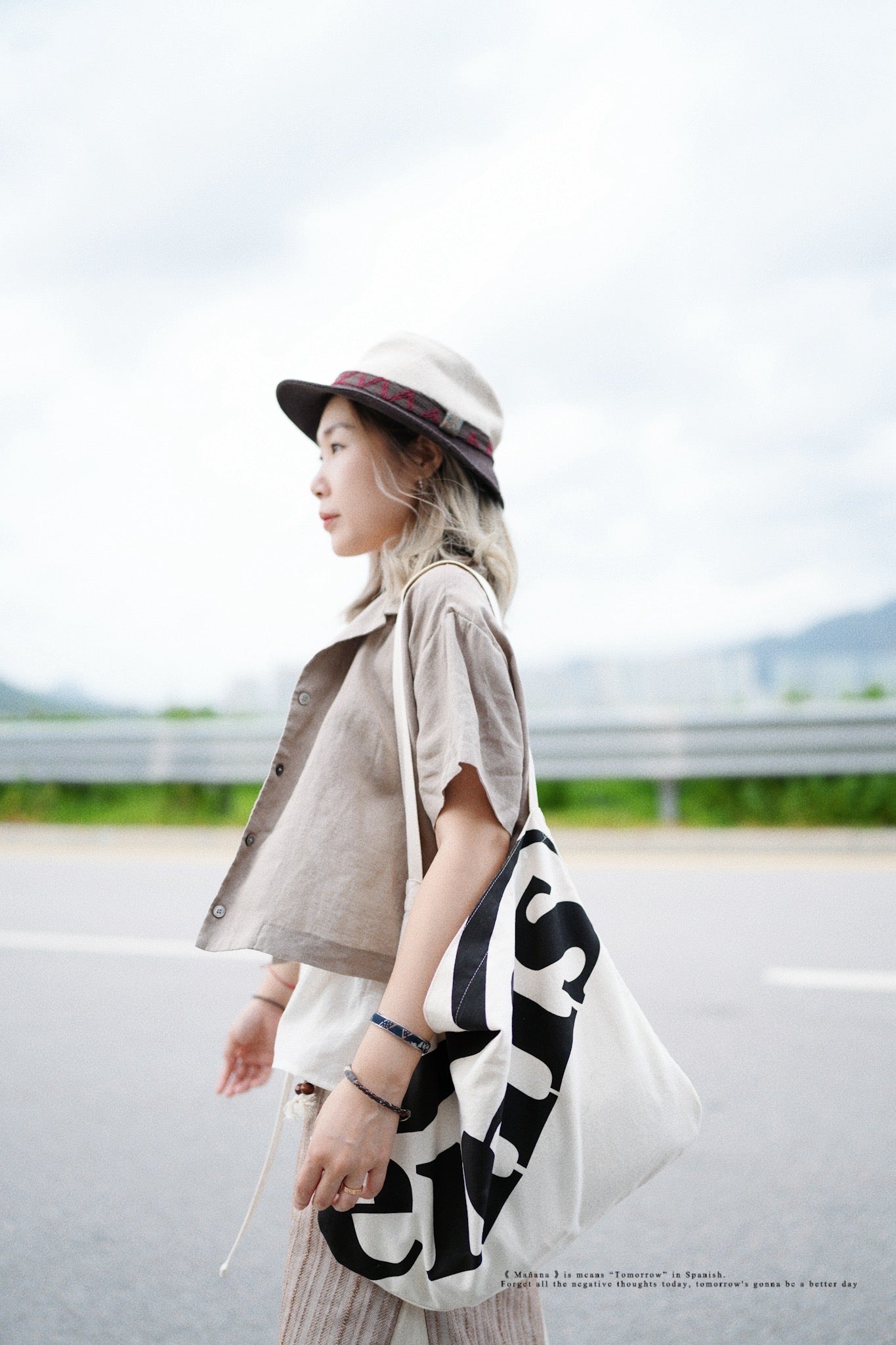 emis - Cropped Logo Tote Bag