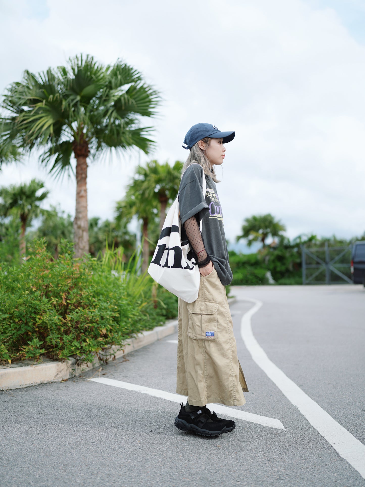 emis - Cropped Logo Tote Bag