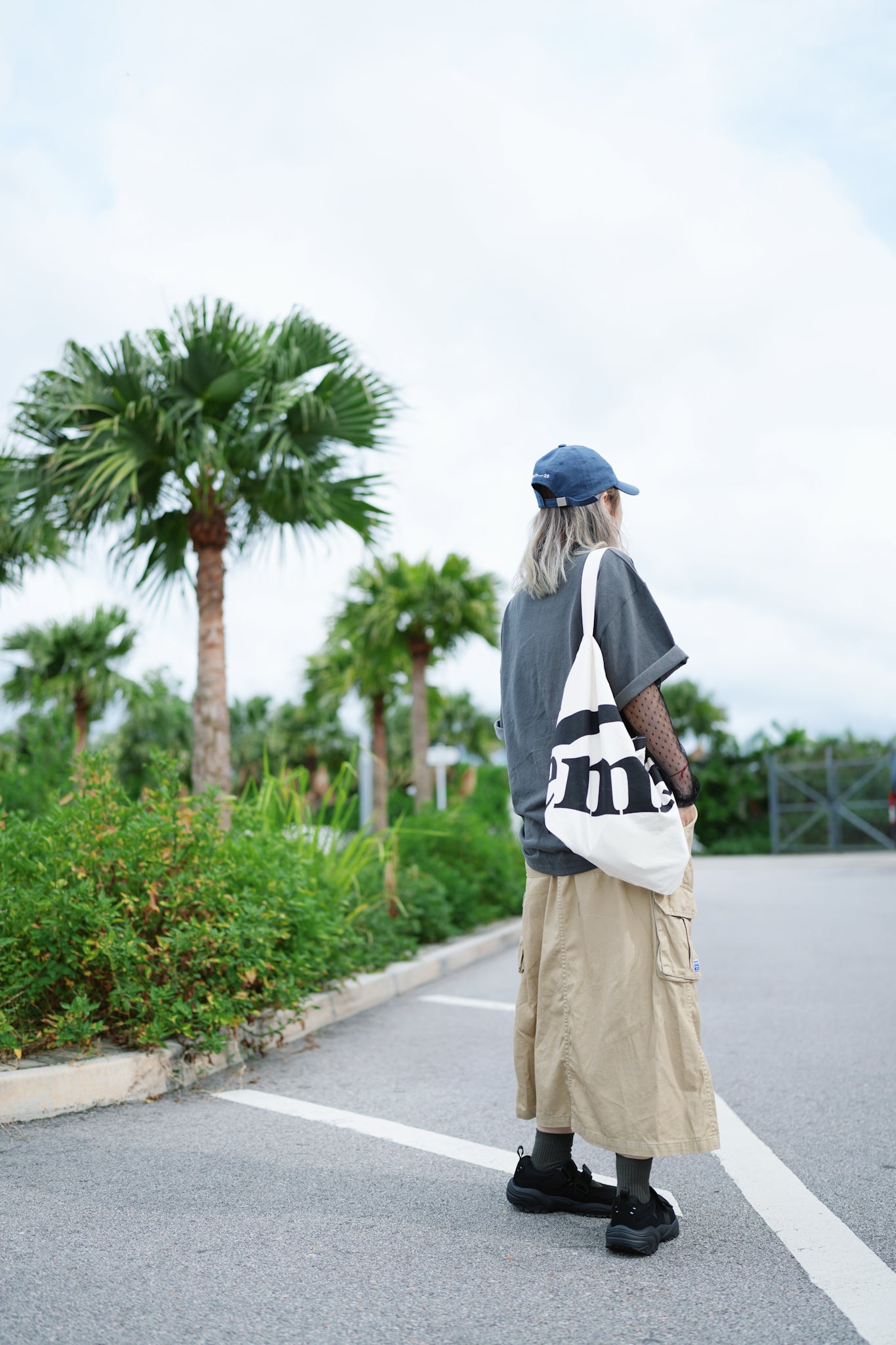 emis - Cropped Logo Tote Bag