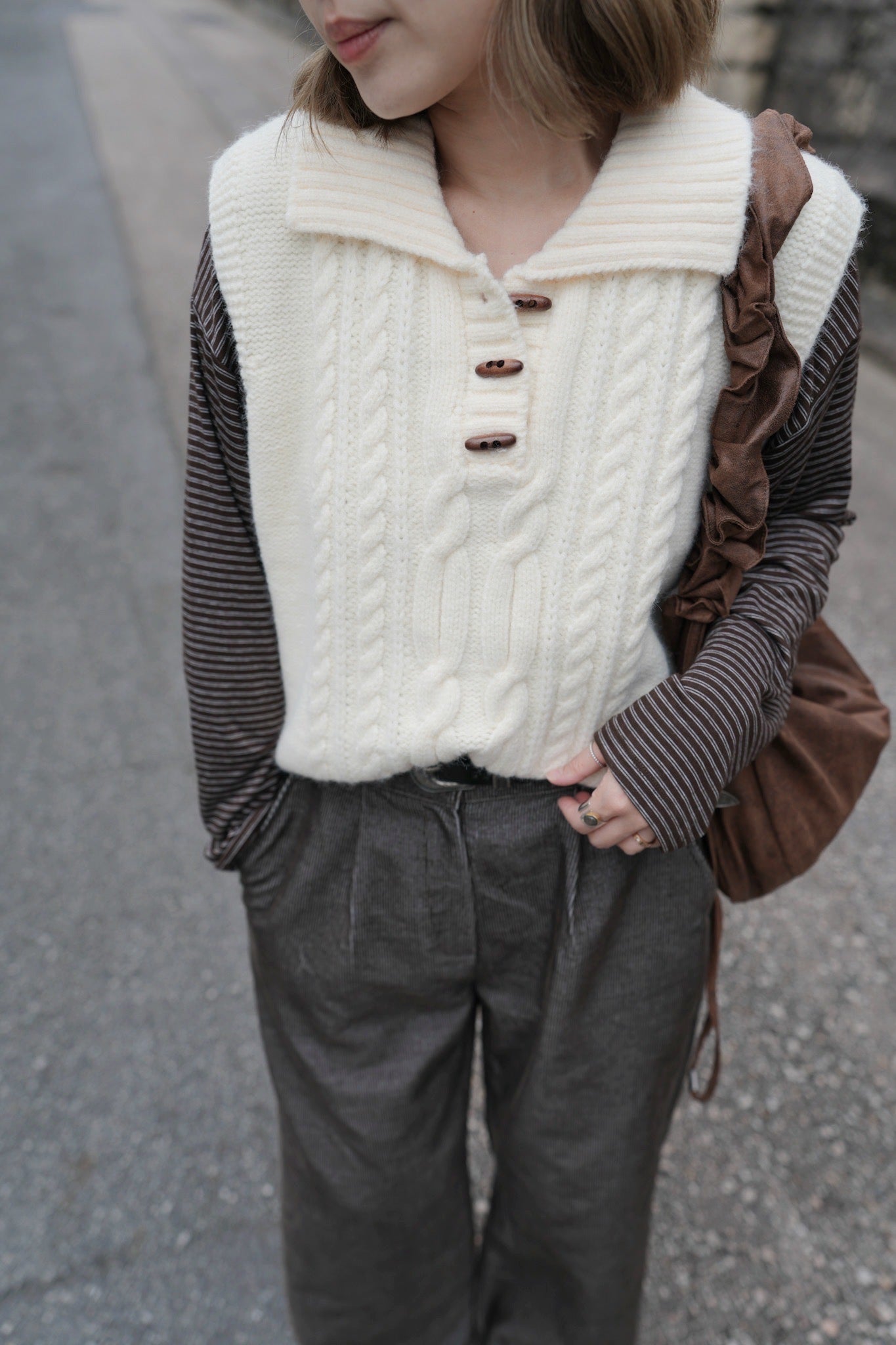MZ895 TOGGLE BUTTON TWISTED KNIT VEST