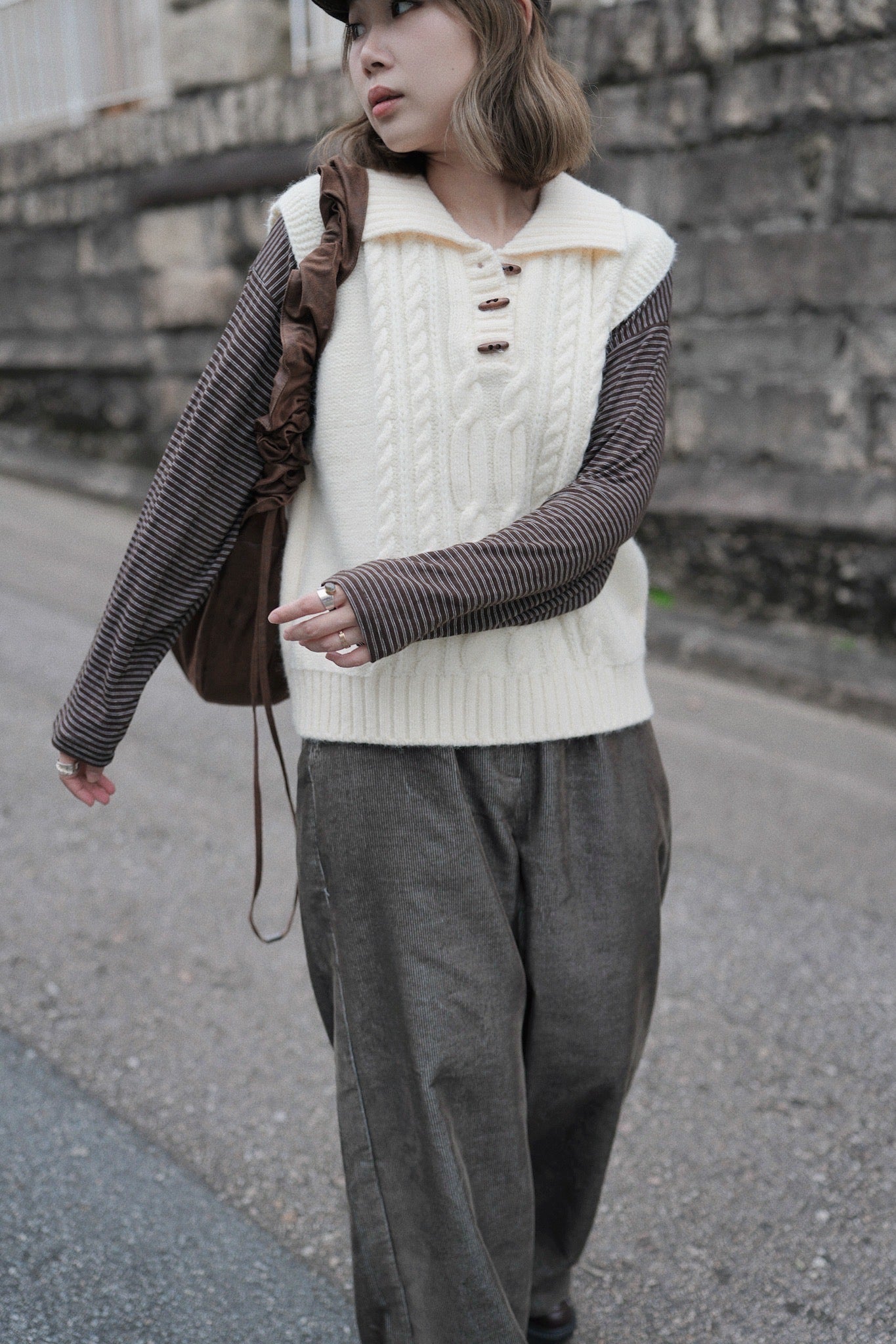 MZ895 TOGGLE BUTTON TWISTED KNIT VEST