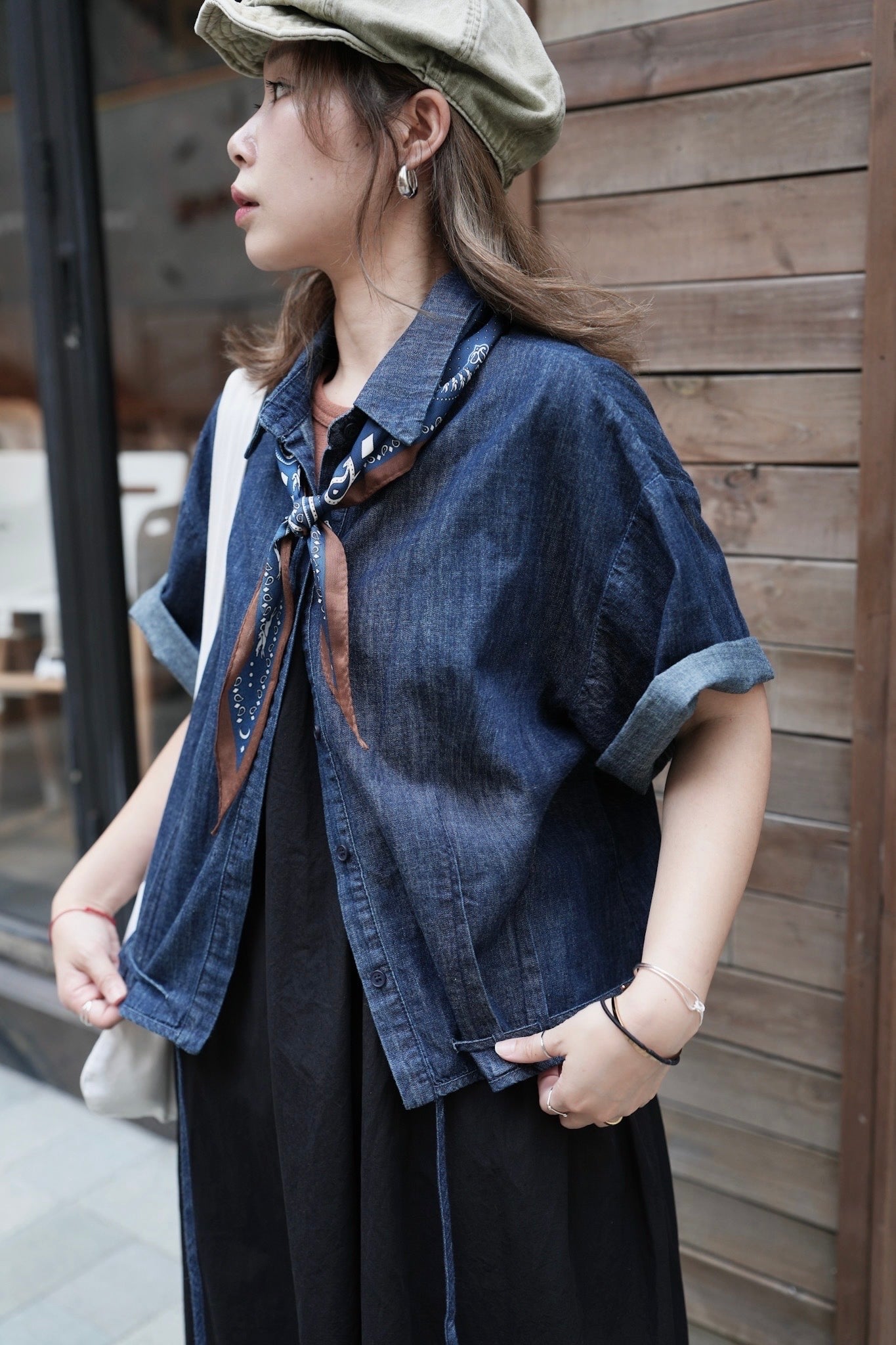 MZ826 PLEATED DENIM BOXY SHIRT