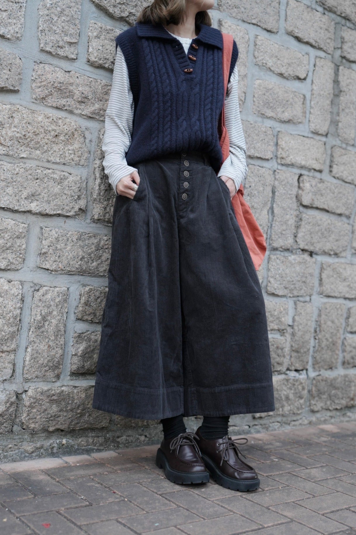 MZ895 TOGGLE BUTTON TWISTED KNIT VEST