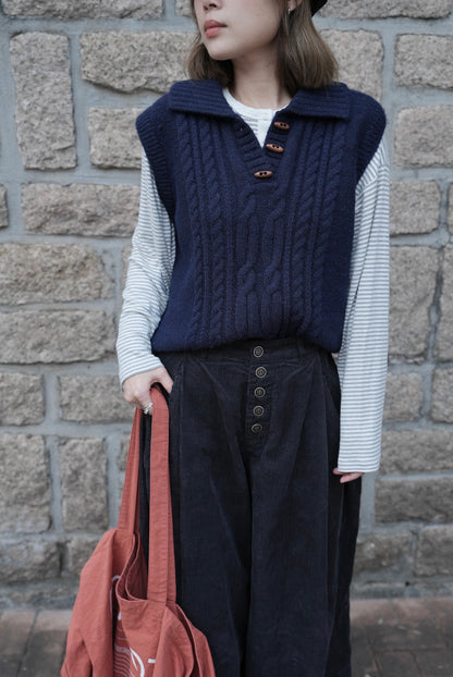 MZ895 TOGGLE BUTTON TWISTED KNIT VEST