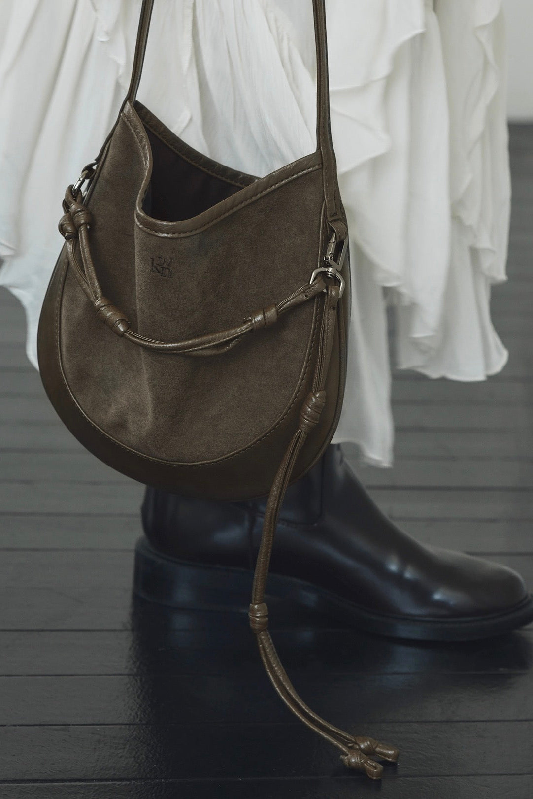 MZ899 CURVEE HOBO SUEDE BAG