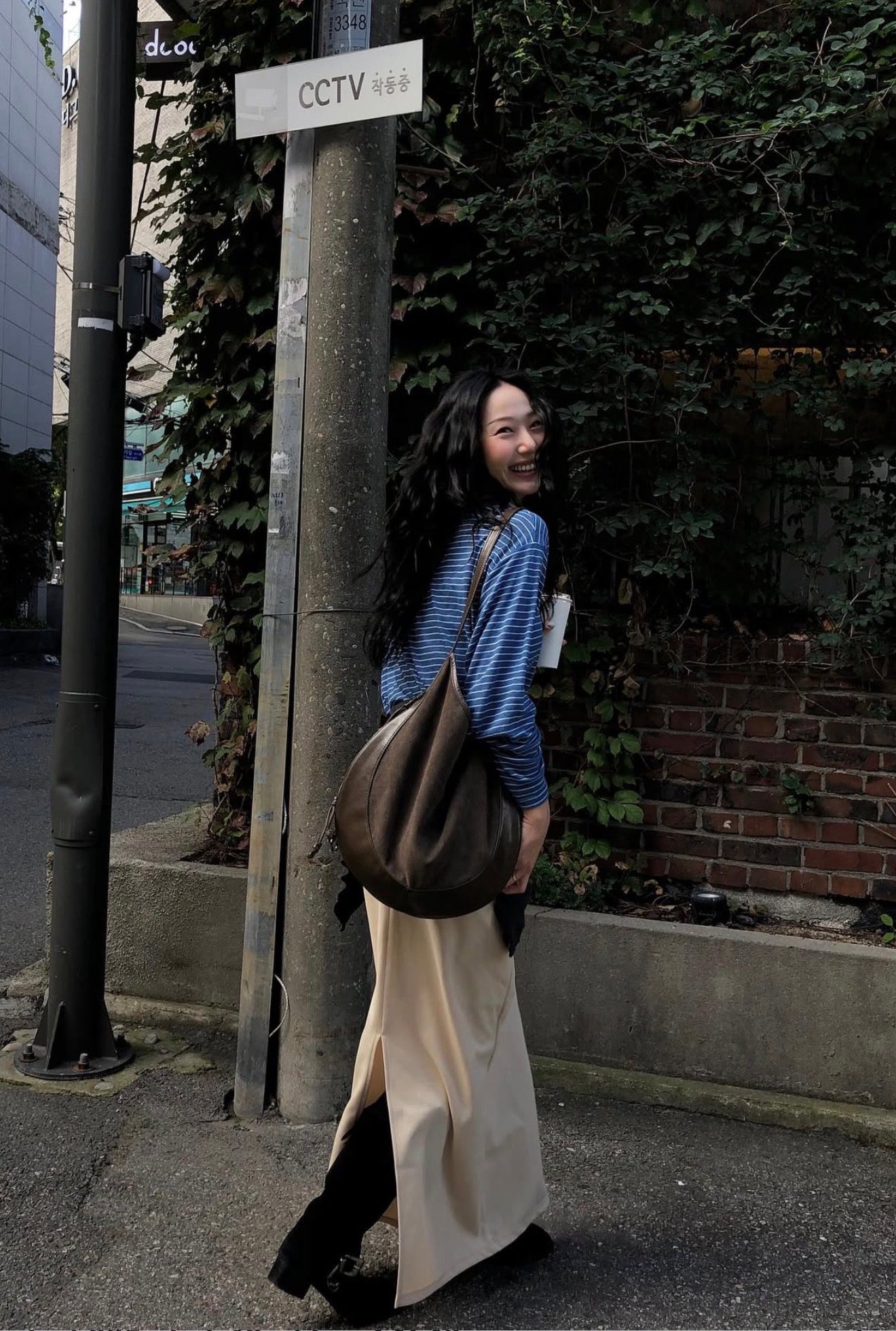 MZ899 CURVEE HOBO SUEDE BAG