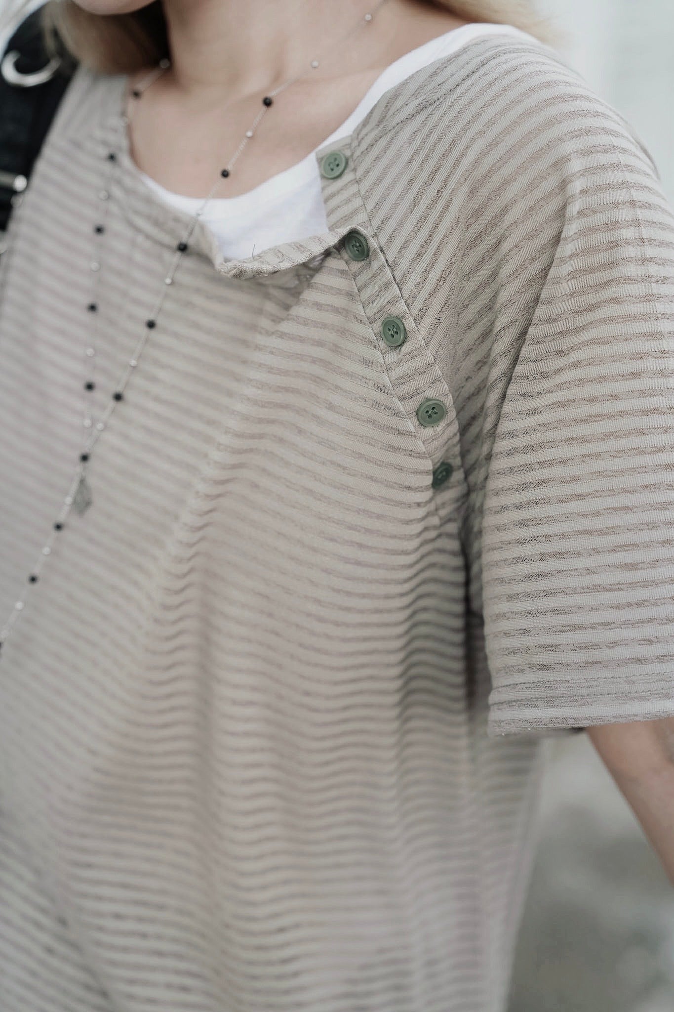MB012 BUTTON STRIPED TOP