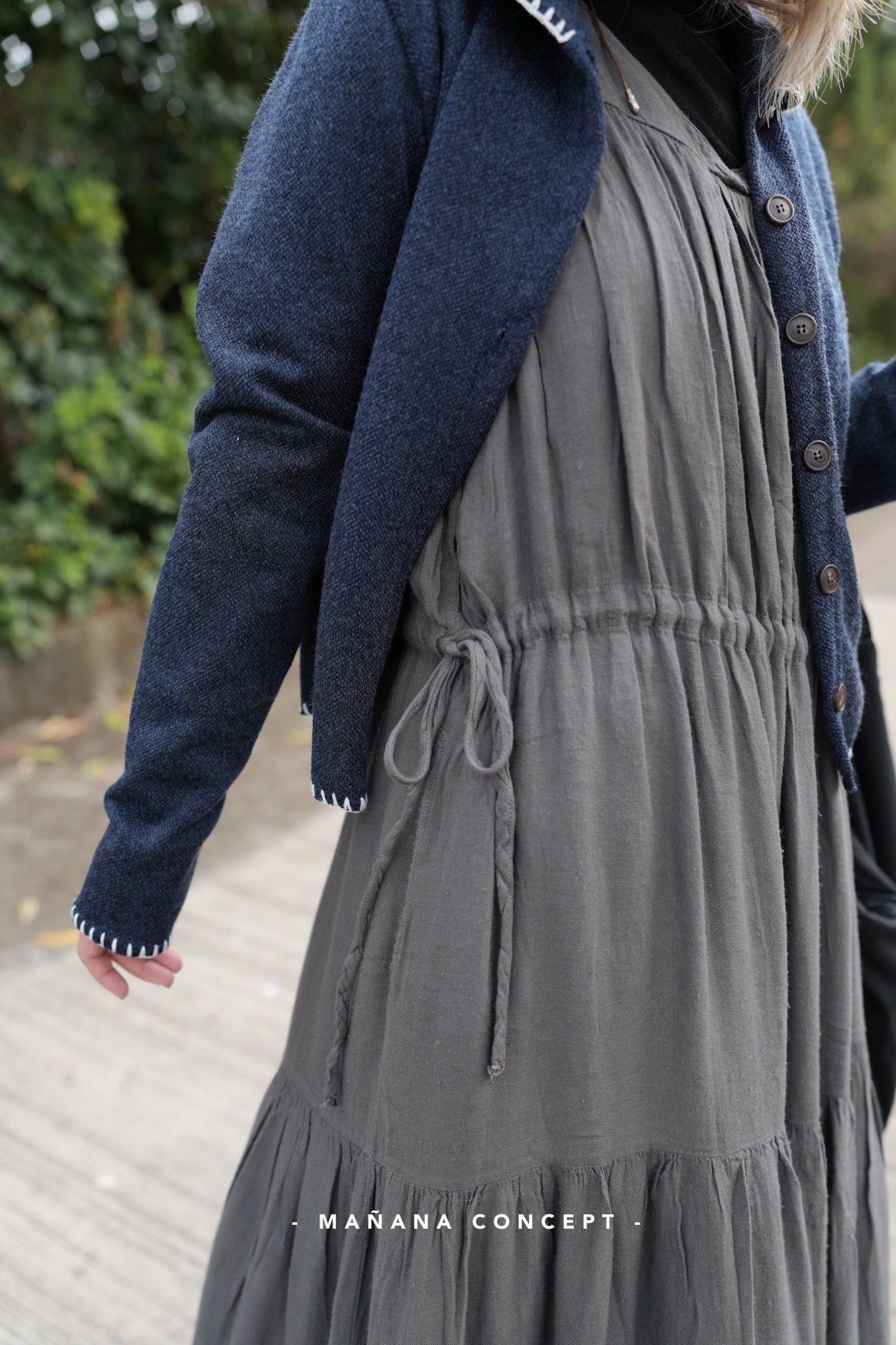 CA684 V-NECK LINEN OP DRESS