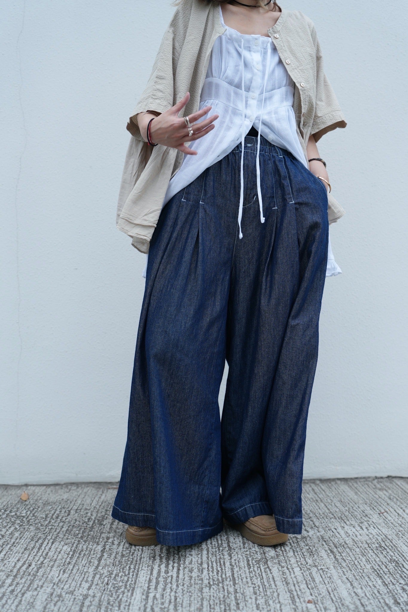 CA698 PLEATED DENIM JEANS