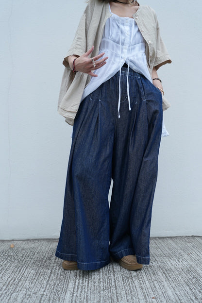 CA698 PLEATED DENIM JEANS