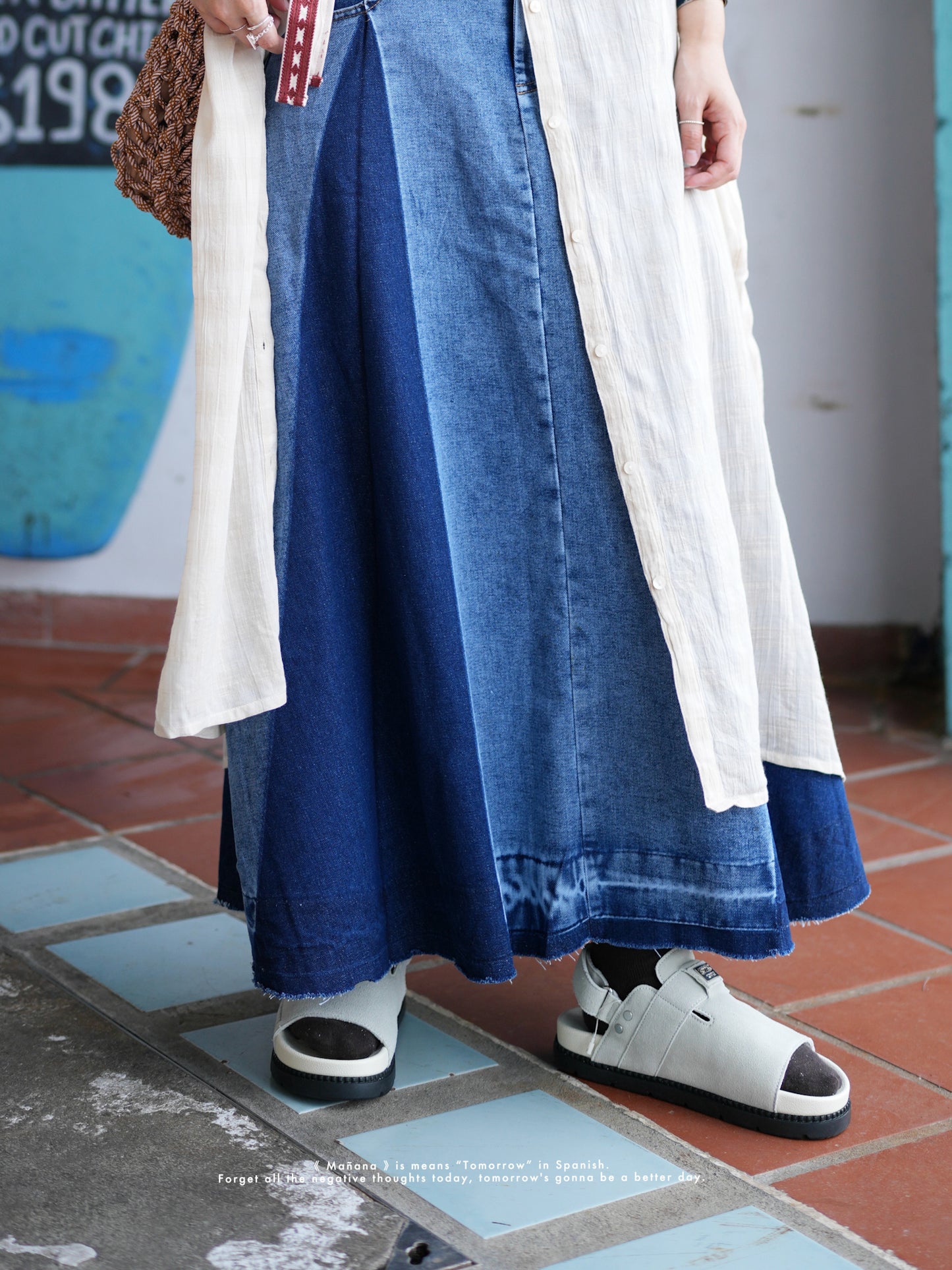MZ501 CONTRASTED DENIM SKIRT