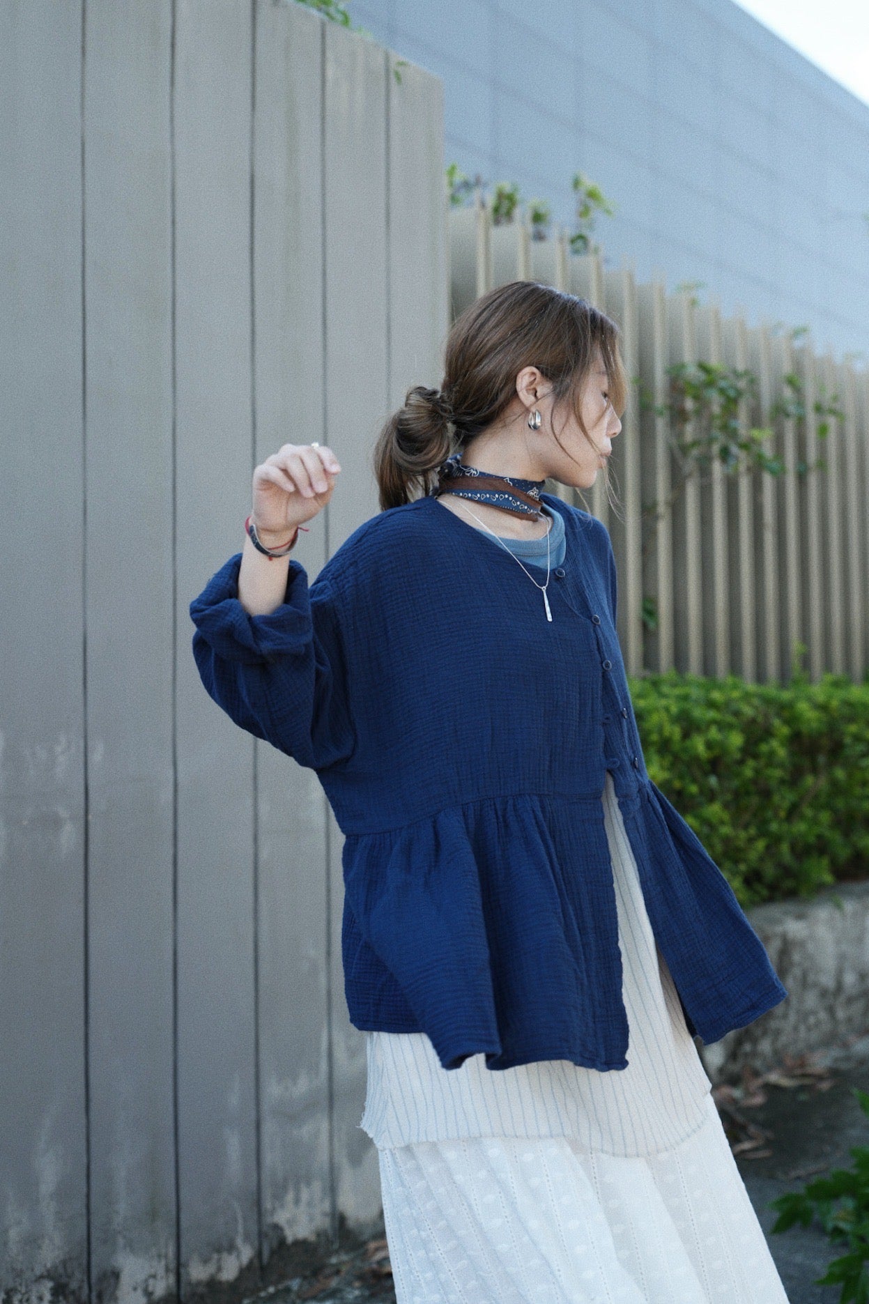 CA912 SLANTED COLLAR LOOSE BLOUSE