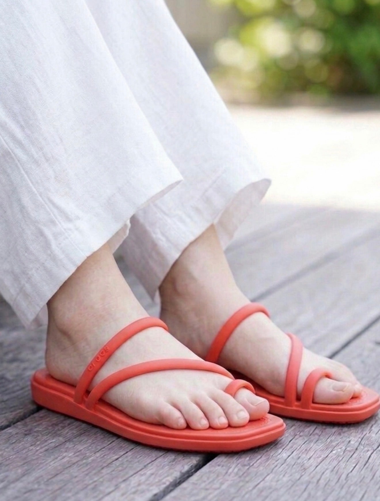CROCS MIAMI TOE-LOOP BEACH SANDALS (4 COL)