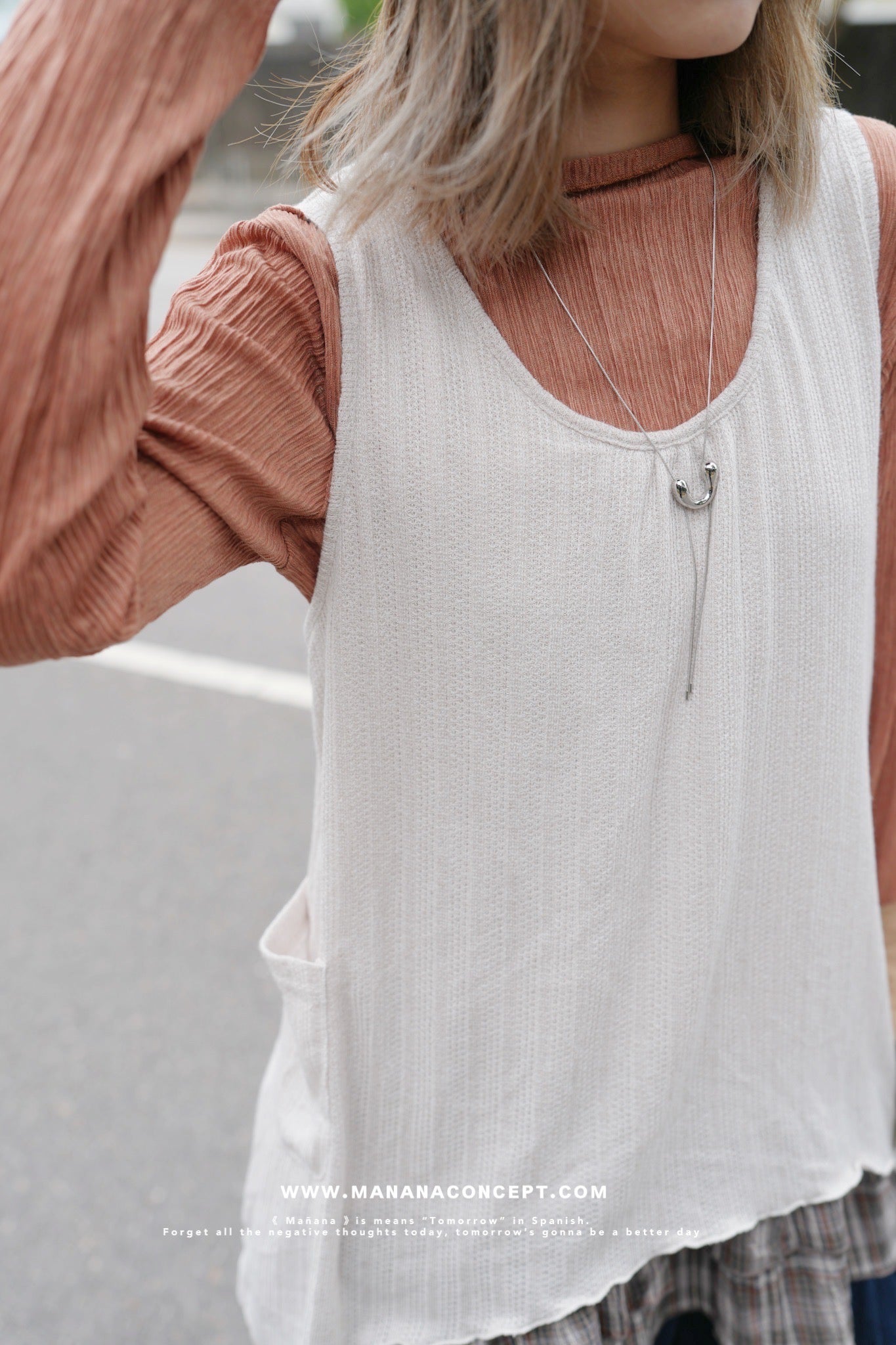 NA436 MOTIF LOOP TIE NECKLACE