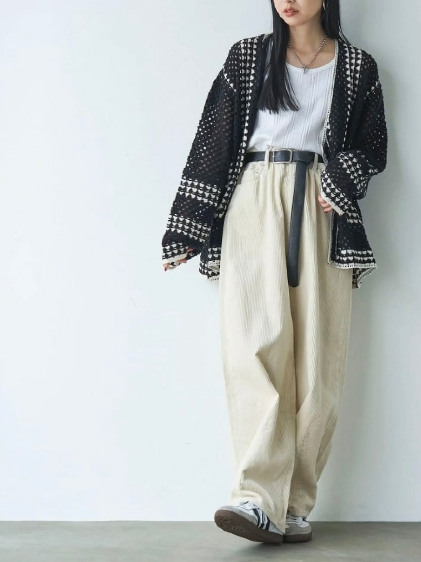 NA435 CROCHET V-NECK CARDIGAN