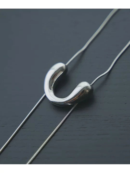 NA436 MOTIF LOOP TIE NECKLACE