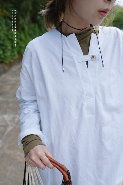 MZ625 V-NECK BUTTON TOP