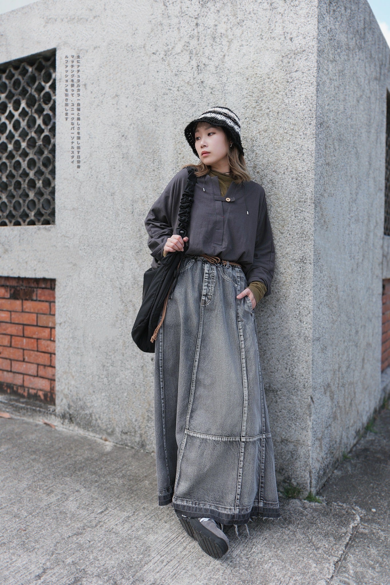 MZ625 V-NECK BUTTON TOP